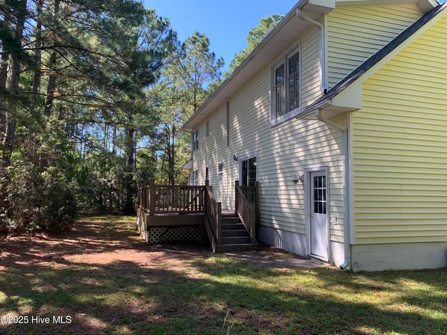 921 Hurricane Court, New Bern, NC 28560