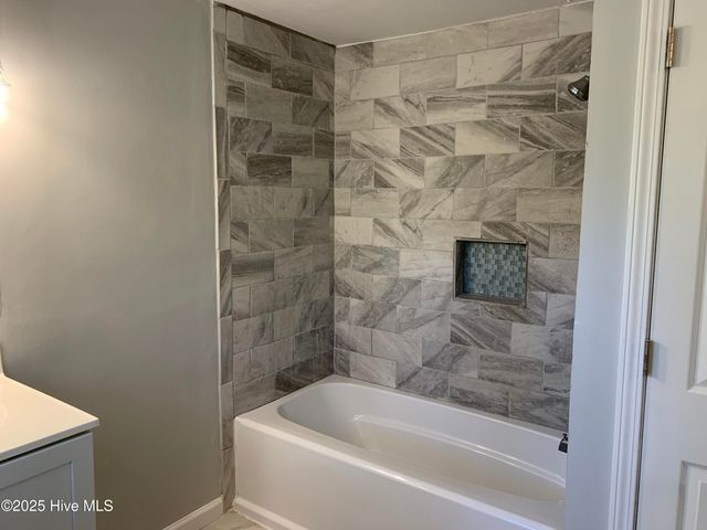 921 Hurricane Court, New Bern, NC 28560