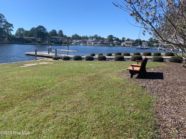 921 Hurricane Court, New Bern, NC 28560