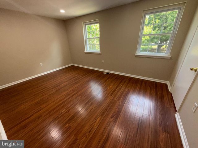 2806 HOGAN CT, Falls Church, VA 22043