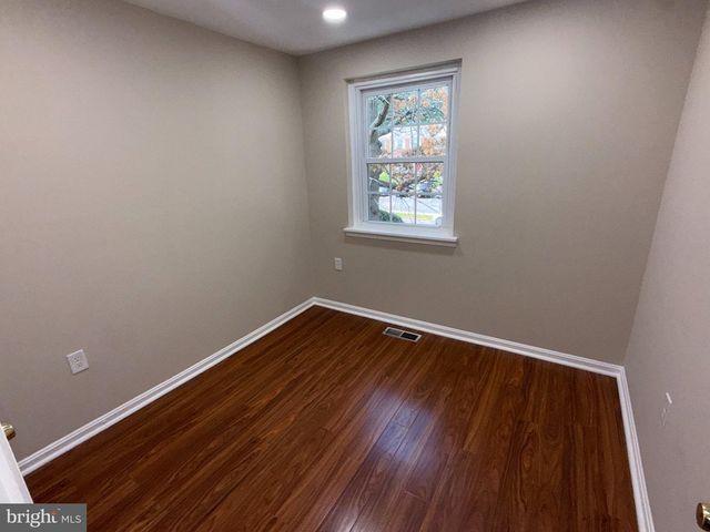 2806 HOGAN CT, Falls Church, VA 22043