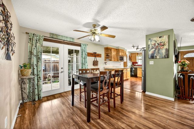 318 S Buchanan Avenue, Eagle Point, OR 97524