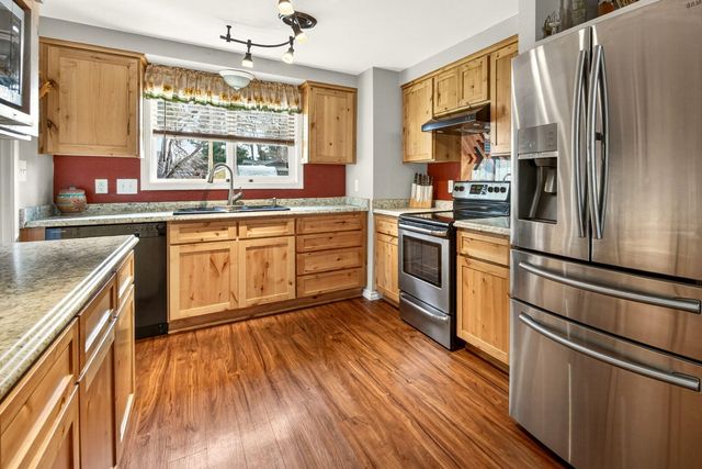 318 S Buchanan Avenue, Eagle Point, OR 97524