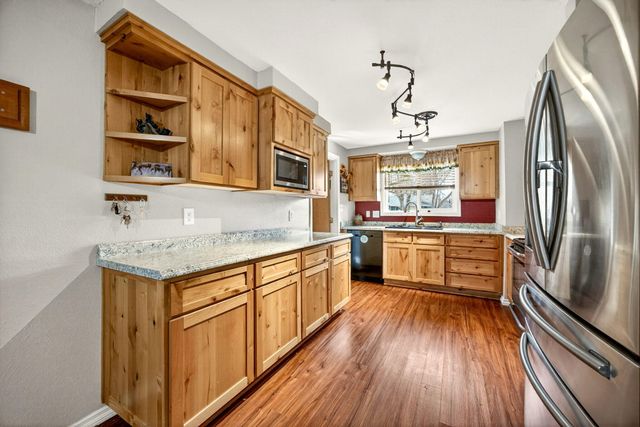 318 S Buchanan Avenue, Eagle Point, OR 97524