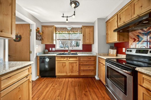 318 S Buchanan Avenue, Eagle Point, OR 97524