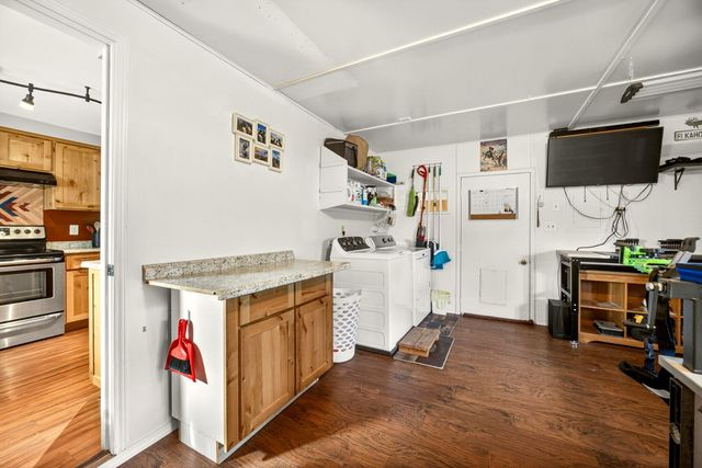 318 S Buchanan Avenue, Eagle Point, OR 97524