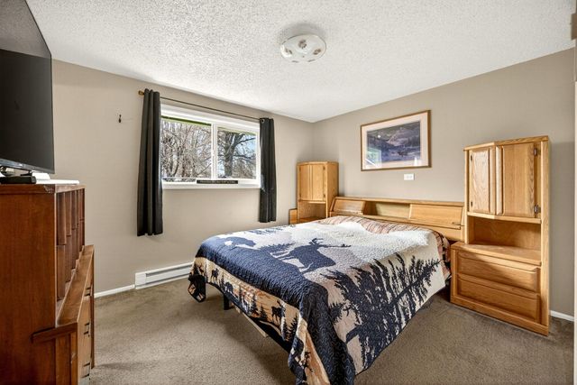 318 S Buchanan Avenue, Eagle Point, OR 97524