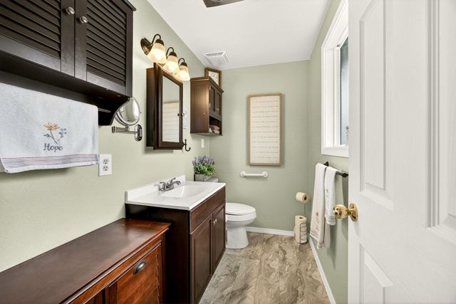 318 S Buchanan Avenue, Eagle Point, OR 97524