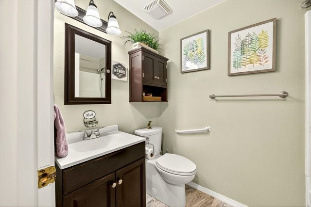 318 S Buchanan Avenue, Eagle Point, OR 97524