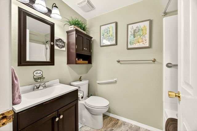 318 S Buchanan Avenue, Eagle Point, OR 97524