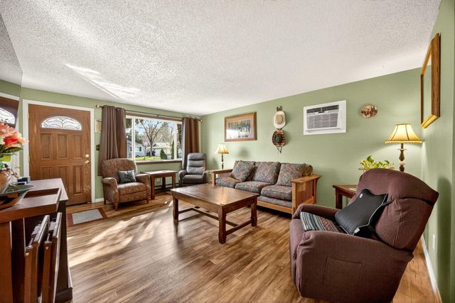 318 S Buchanan Avenue, Eagle Point, OR 97524