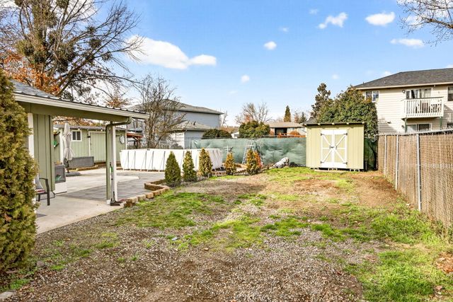 318 S Buchanan Avenue, Eagle Point, OR 97524