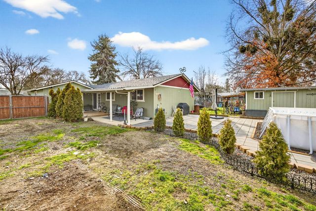 318 S Buchanan Avenue, Eagle Point, OR 97524