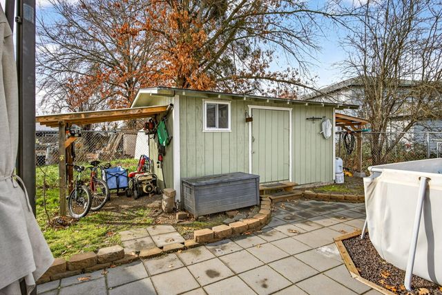 318 S Buchanan Avenue, Eagle Point, OR 97524