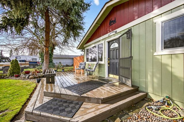 318 S Buchanan Avenue, Eagle Point, OR 97524