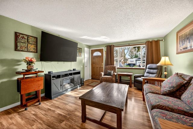 318 S Buchanan Avenue, Eagle Point, OR 97524