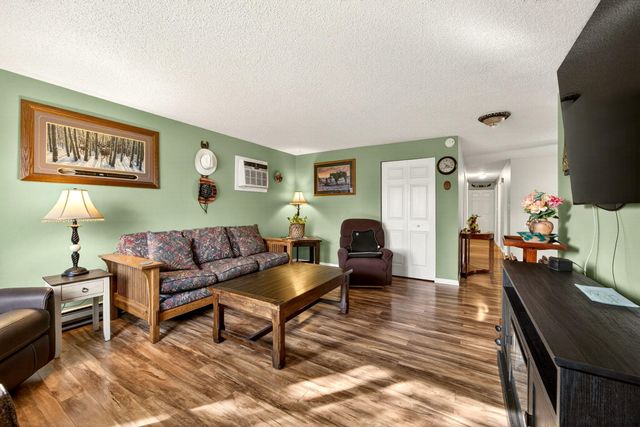 318 S Buchanan Avenue, Eagle Point, OR 97524