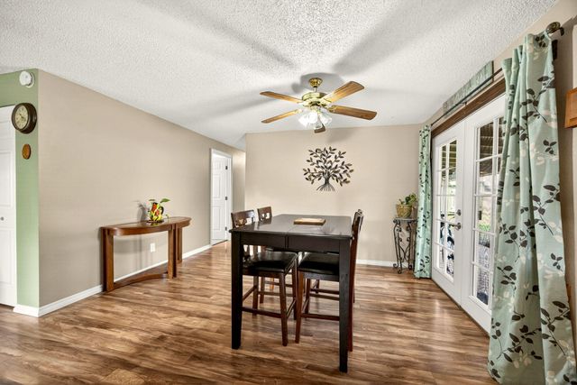 318 S Buchanan Avenue, Eagle Point, OR 97524