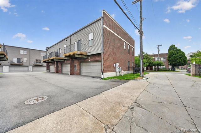 22 Pallister Street, Detroit, MI 48202
