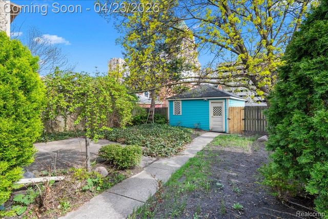 685 W Bethune Street, Detroit, MI 48202