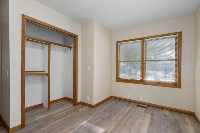 1038 S Stewart Avenue, Springfield, MO 65804