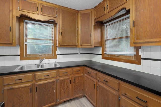 1038 S Stewart Avenue, Springfield, MO 65804
