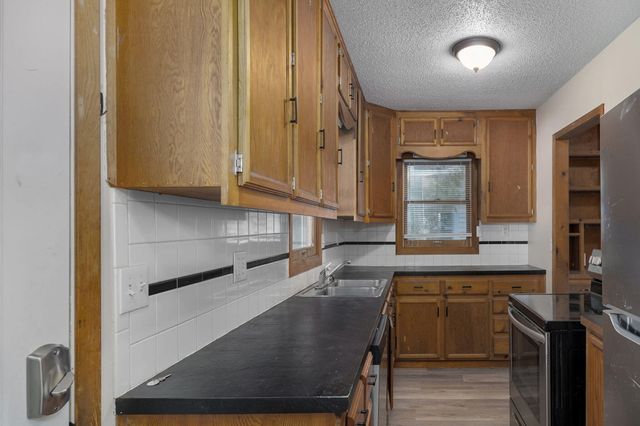 1038 S Stewart Avenue, Springfield, MO 65804