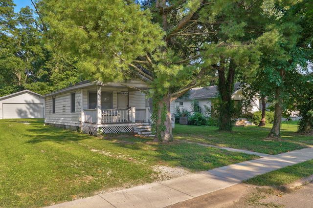 1038 S Stewart Avenue, Springfield, MO 65804