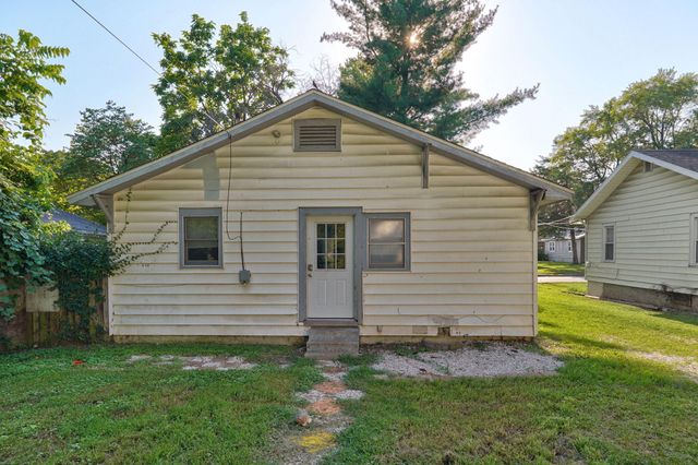 1038 S Stewart Avenue, Springfield, MO 65804