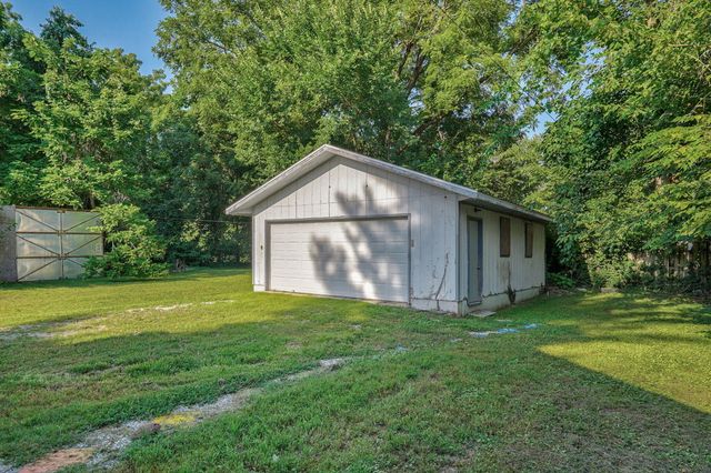 1038 S Stewart Avenue, Springfield, MO 65804
