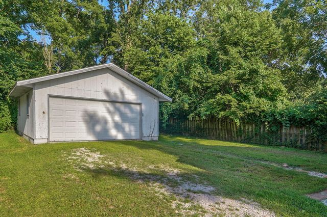 1038 S Stewart Avenue, Springfield, MO 65804