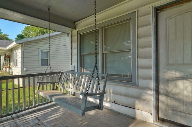 1038 S Stewart Avenue, Springfield, MO 65804