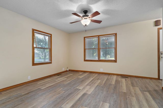 1038 S Stewart Avenue, Springfield, MO 65804