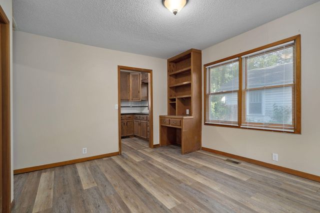 1038 S Stewart Avenue, Springfield, MO 65804