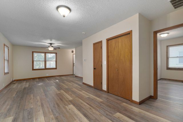 1038 S Stewart Avenue, Springfield, MO 65804