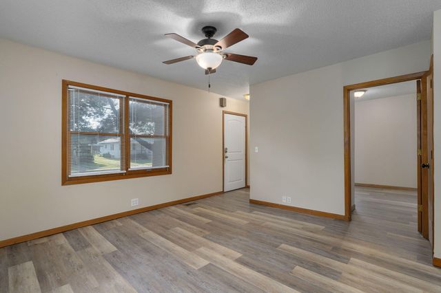 1038 S Stewart Avenue, Springfield, MO 65804