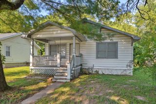 1038 S Stewart Avenue, Springfield, MO 65804