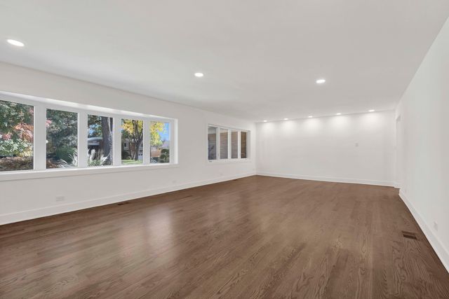 6444 N Knox Avenue, Lincolnwood, IL 60712