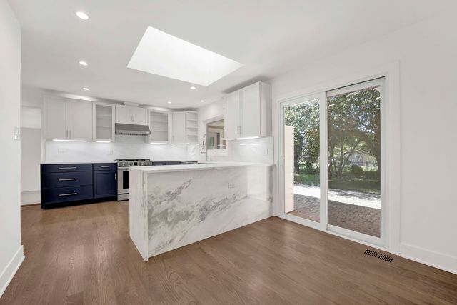 6444 N Knox Avenue, Lincolnwood, IL 60712