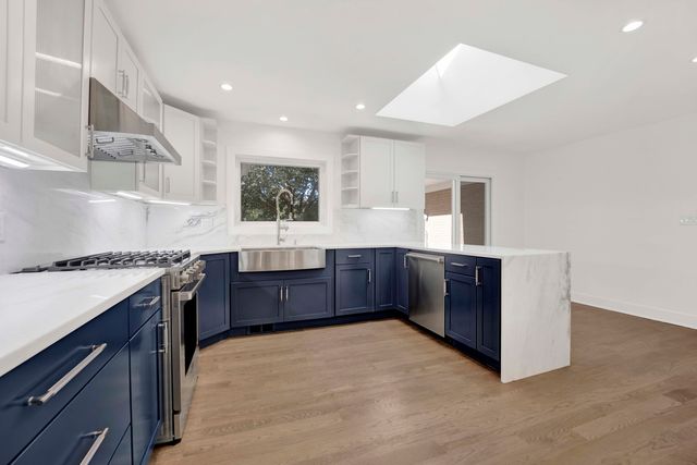 6444 N Knox Avenue, Lincolnwood, IL 60712