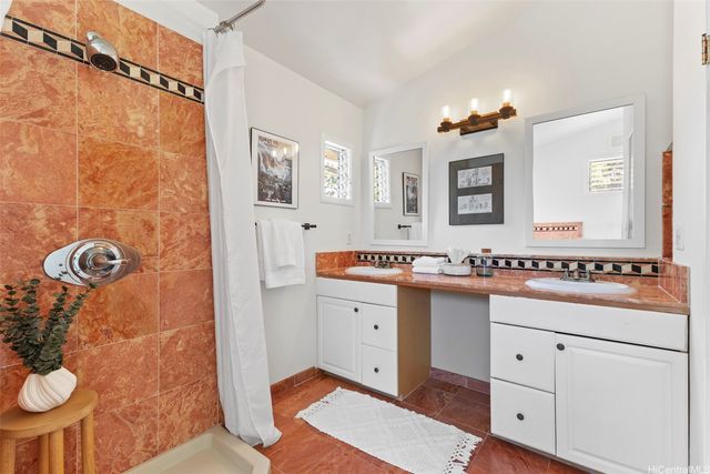 2055 Alihilani Place, Honolulu, HI 96822