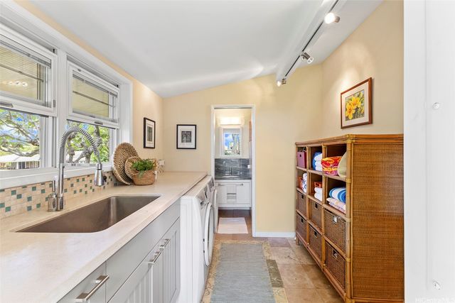 2055 Alihilani Place, Honolulu, HI 96822