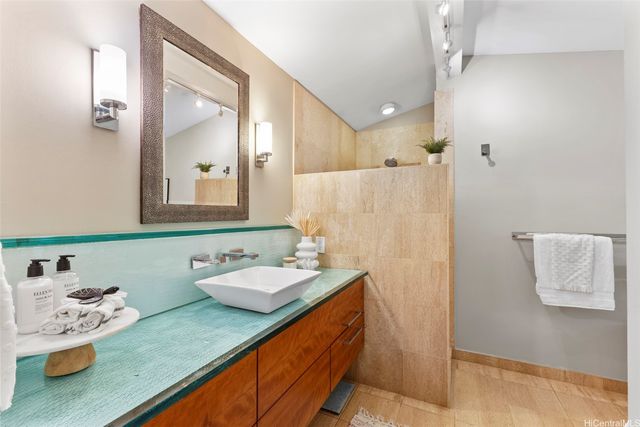 2055 Alihilani Place, Honolulu, HI 96822