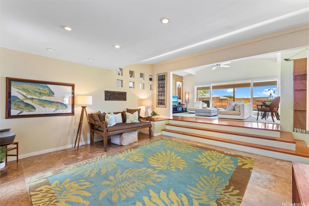 2055 Alihilani Place, Honolulu, HI 96822