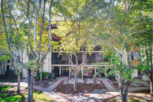 671 NE 195th St 329E, Miami, FL 33179