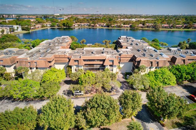 671 NE 195th St 329E, Miami, FL 33179