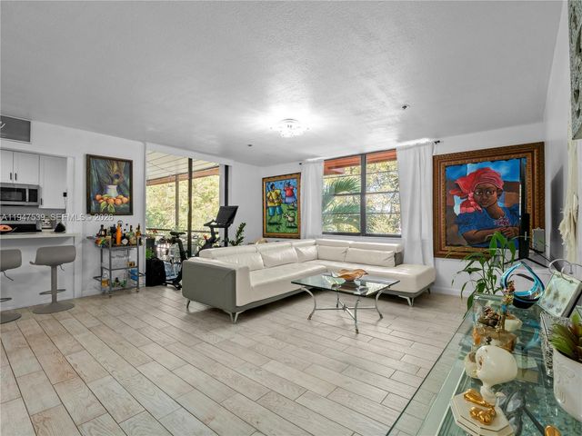 671 NE 195th St 329E, Miami, FL 33179