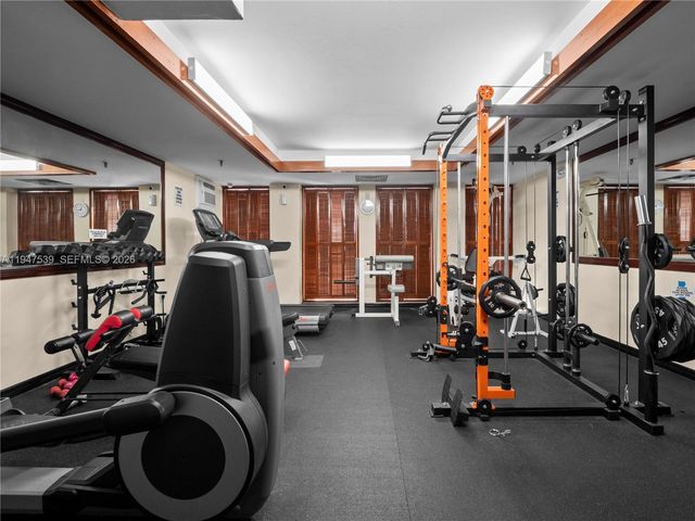 671 NE 195th St 329E, Miami, FL 33179