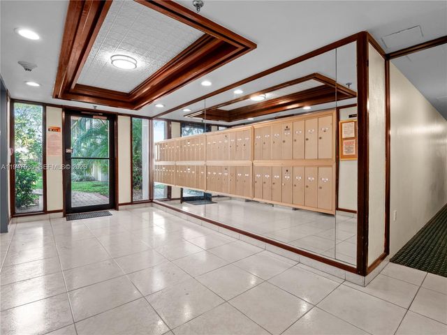 671 NE 195th St 329E, Miami, FL 33179