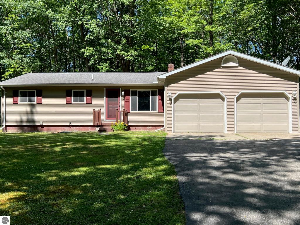 4463 W Grass Lake Road, Lake, MI 48632